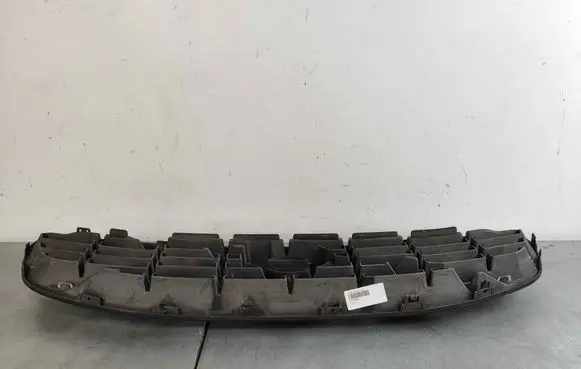Front bumper upper radiator grill