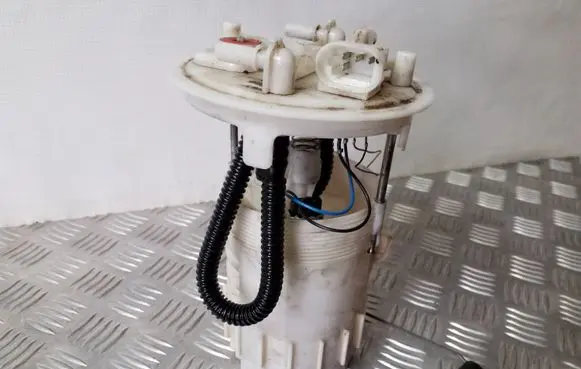 Opel Vivaro In-tank fuel pump 8200084183A