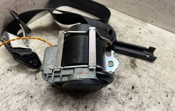 Peugeot 607 Front seatbelt 2095150