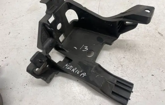 Opel Meriva B ABS pump bracket 13351833