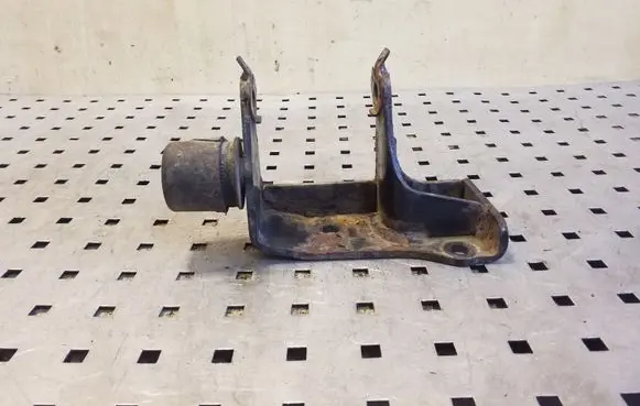 Gearbox mounting bracket