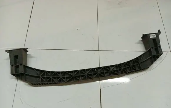Front bumper mounting bracket
