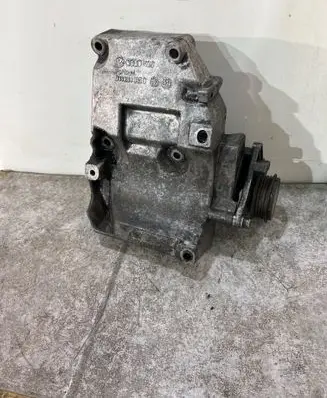 Audi A4 S4 B6 8E 8H A/C compressor mount bracket 038260885C