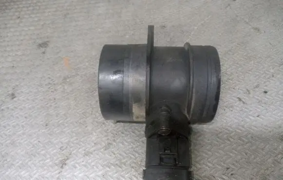 Volkswagen Touran I Mass air flow meter 074906461B 0281002461