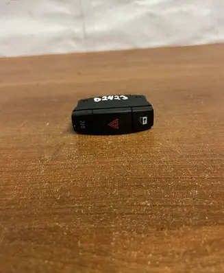 BMW 1 E81 E87 Hazard light switch 694560303 D2423