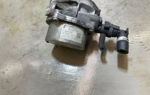 Nissan Juke I F15 Vacuum pump 705641000 146505272R 16T1213427