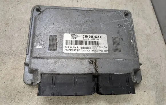 Volkswagen Polo V 6R Engine control unit/module 03D906033F 3PG2509 5WP4029802