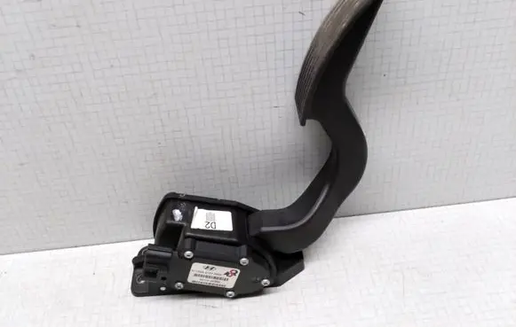 KIA Magentis Accelerator throttle pedal K1105A21370000 327103K000