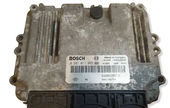 Renault Trafic II (X83) Engine control unit/module ECU 0281017065 8200935115 8201105714