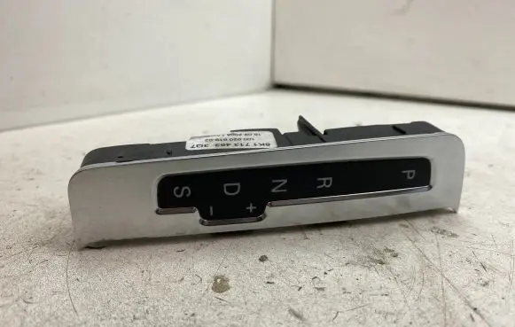 Audi A5 8T 8F Gear shift selector indicator 8K0820521