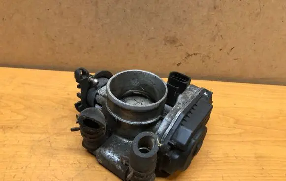 Audi A4 S4 B5 8D Throttle valve 058133063H