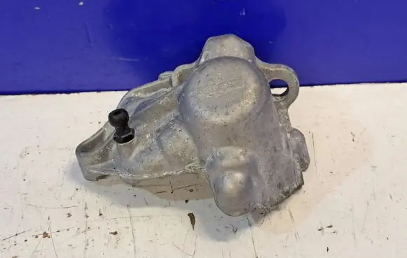 Mercedes-Benz C W205 Engine mounting bracket A2740920534