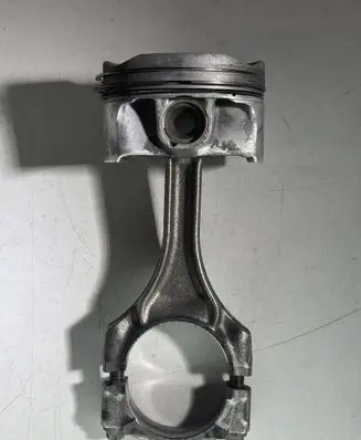 BMW M5 F90 Piston with connecting rod 8747752 7852246