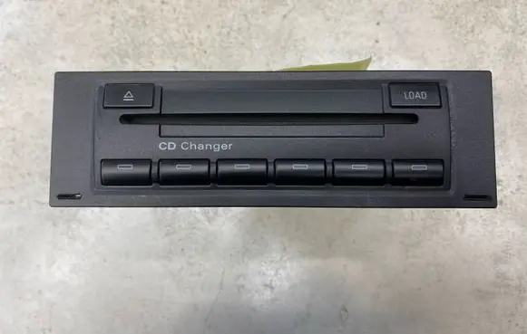 Audi A4 S4 B7 8E 8H CD/DVD changer 8E0035111D