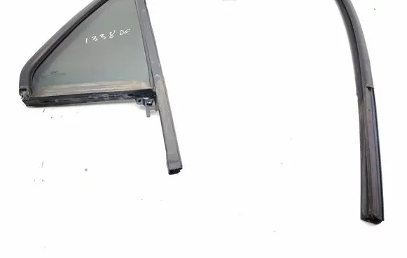 Hyundai Santa Fe Rear vent window glass 