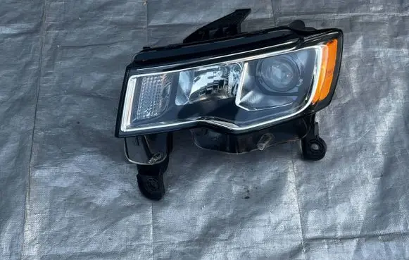 Jeep Grand Cherokee Headlight/headlamp 68289235AE 337091 T77624B