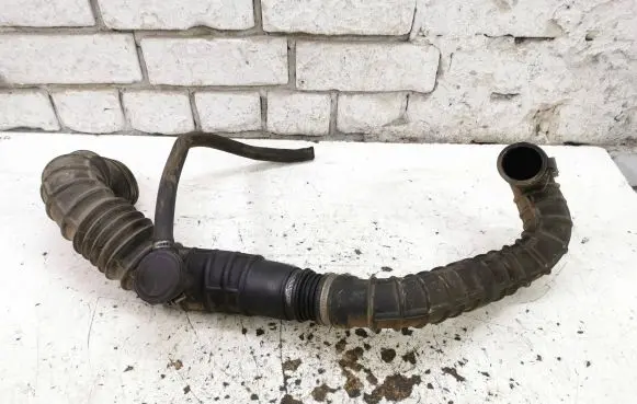 Opel Movano A Turbo air intake inlet pipe/hose 7108300585