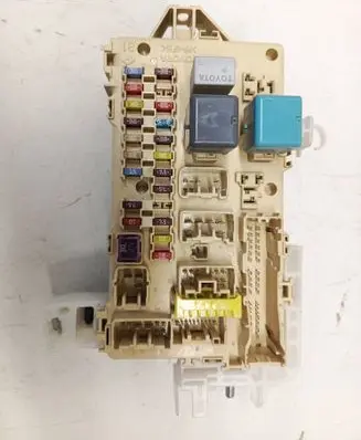 Toyota Corolla Verso AR10 Fuse module 892210F010 06092522554703