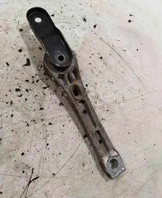 Volkswagen PASSAT B6 Engine mounting bracket 3C0199855