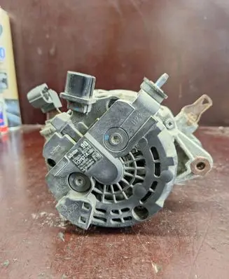 Toyota Yaris Generator/alternator 27060-0Q040