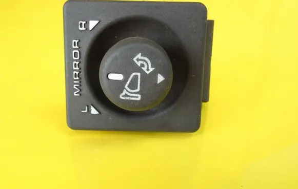 Land Rover Freelander Wing mirror switch YUH100270
