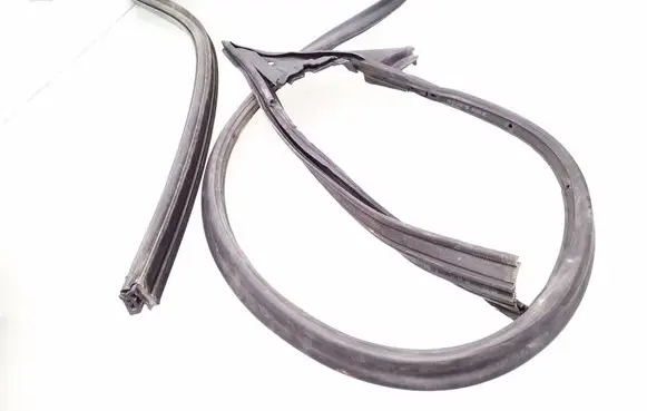 Audi A4 S4 B6 8E 8H Front door rubber seal 8H0837911
