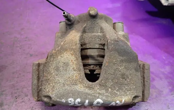 Opel Zafira B Front brake caliper