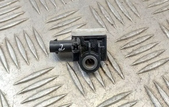 Mercedes-Benz GLA W156 Airbag deployment crash/impact sensor A1668210151 56054085AA