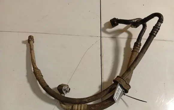 Volkswagen PASSAT B5.5 Air conditioning (A/C) pipe/hose 