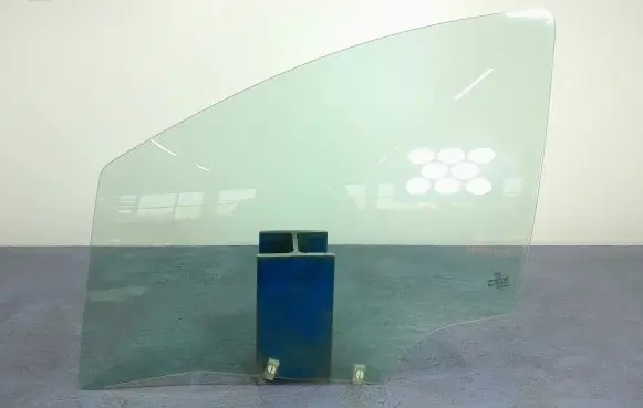 Peugeot 207 CC Front door window glass four-door
