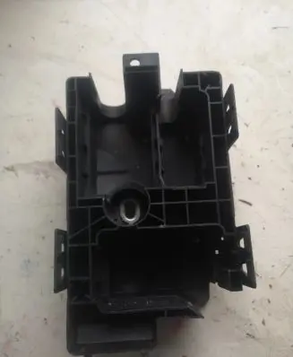 Opel Astra J Fuse box cover 13302321