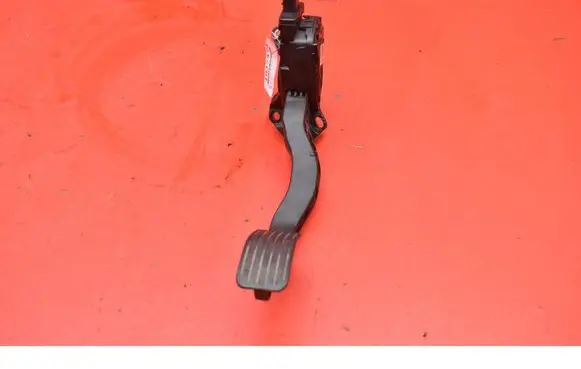 Peugeot 207 CC Accelerator throttle pedal 9680756880-02
