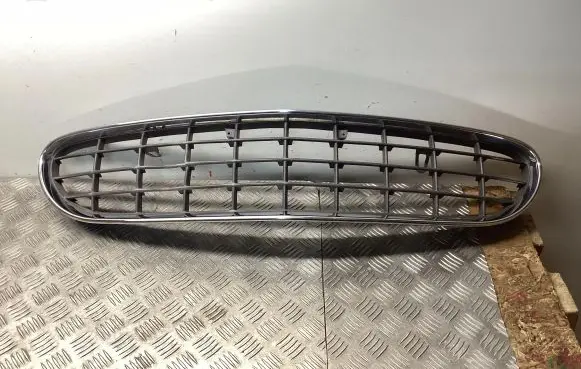 Chrysler Sebring (ST-22 - JR) Front bumper upper radiator grill 04805445AA 04805447AA