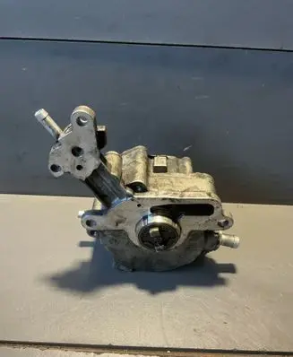 Volkswagen PASSAT B5.5 Vacuum pump 038145209C