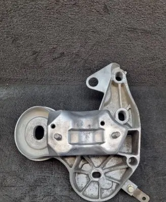 Engine mounting bracket