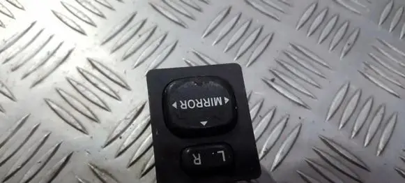 Toyota Avensis Verso Wing mirror switch 183574