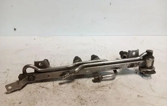 Audi A4 S4 B5 8D Fuel injector supply line/pipe 078133551n