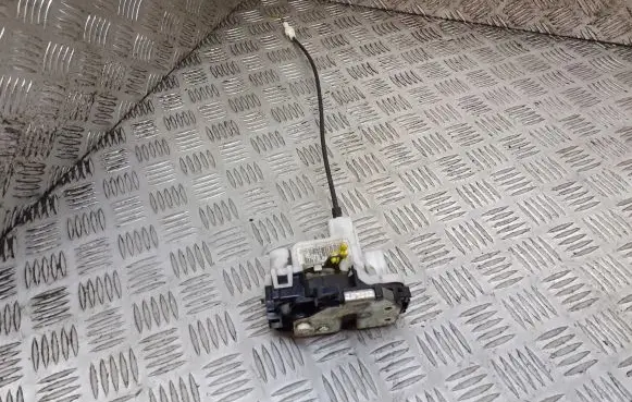Fiat Panda II Rear door lock 51826986