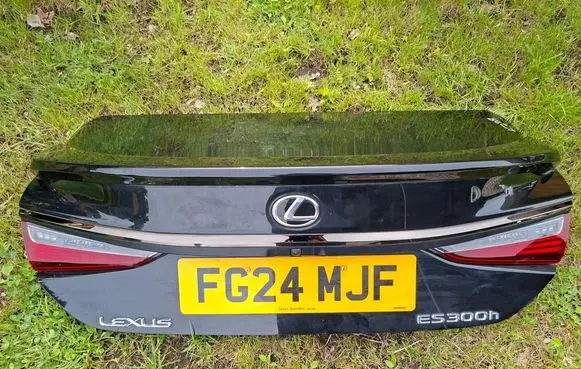 Lexus ES 250 - 300 - 330 Tailgate/trunk/boot lid ADADC
