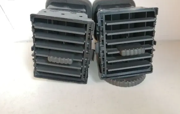 Nissan X-Trail T30 Dash center air vent grill 68751EQ000 68750EQ000