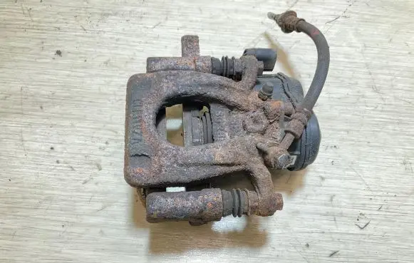 Nissan Leaf II (ZE1) Rear brake caliper