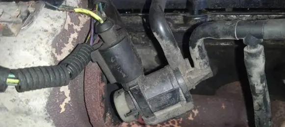 Volkswagen Golf V Turbo solenoid valve 1J0906283C