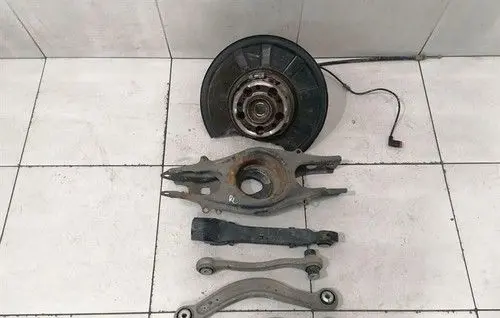 Mercedes-Benz CLA C117 X117 W117 Rear wheel bearing hub A2123500141