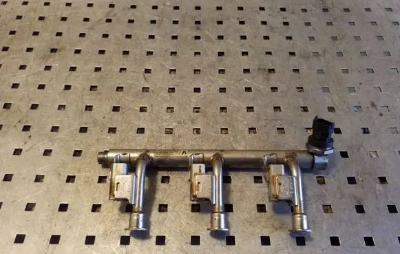 Ford Focus Fuel main line pipe DM5G9H487AA 0261555137