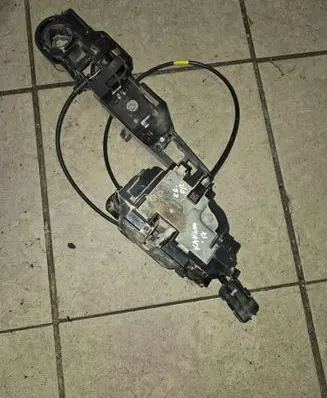 Renault Kangoo II Front door lock 8200497579