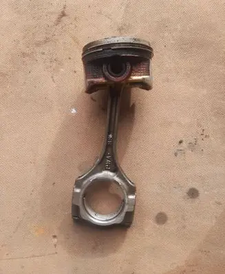 Honda Jazz Piston with connecting rod