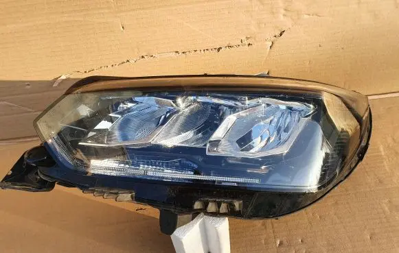Peugeot 208 Headlight/headlamp 9833036380 73312209