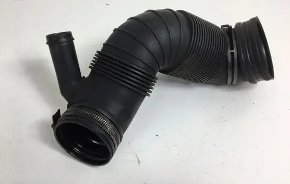 Audi A3 S3 8P Turbo air intake inlet pipe/hose 3C0129654