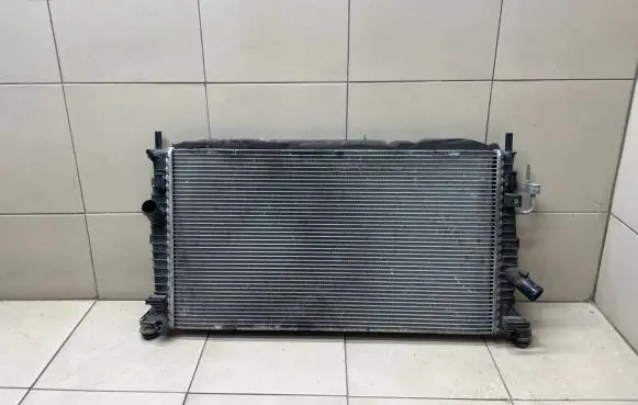 Ford C-MAX I Coolant radiator 3M5H8005TL 3M5H19710CC