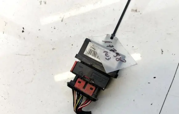 Coolant fan relay
